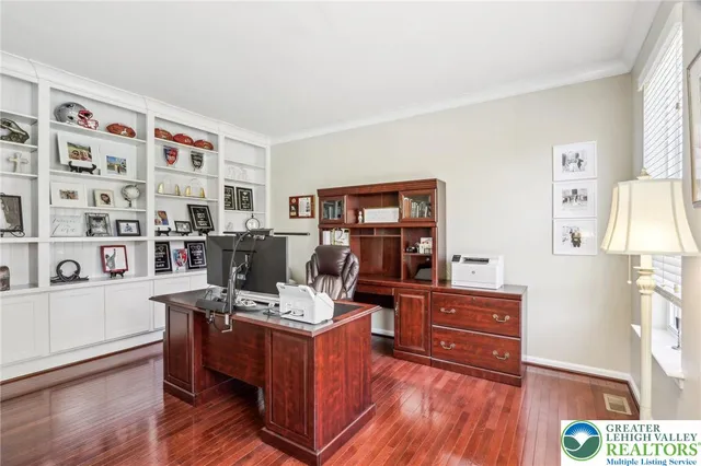 $849,999 | 955 Yorkshire Drive, Breinigsville, PA 18031