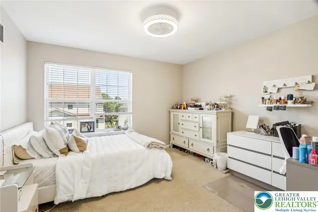 $849,999 | 955 Yorkshire Drive, Breinigsville, PA 18031