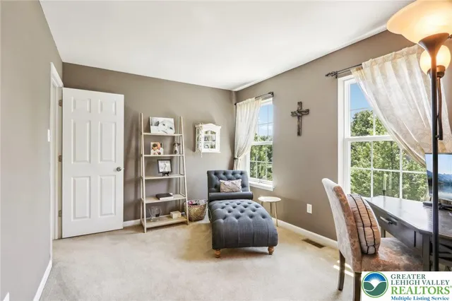 $849,999 | 955 Yorkshire Drive, Breinigsville, PA 18031