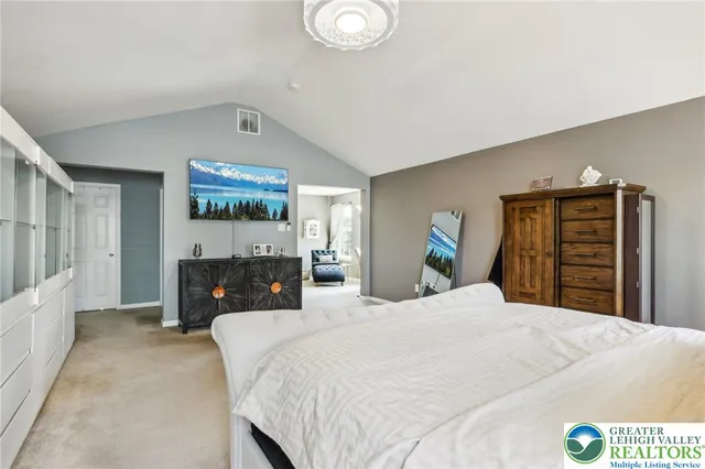 $849,999 | 955 Yorkshire Drive, Breinigsville, PA 18031