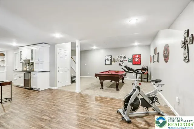 $849,999 | 955 Yorkshire Drive, Breinigsville, PA 18031