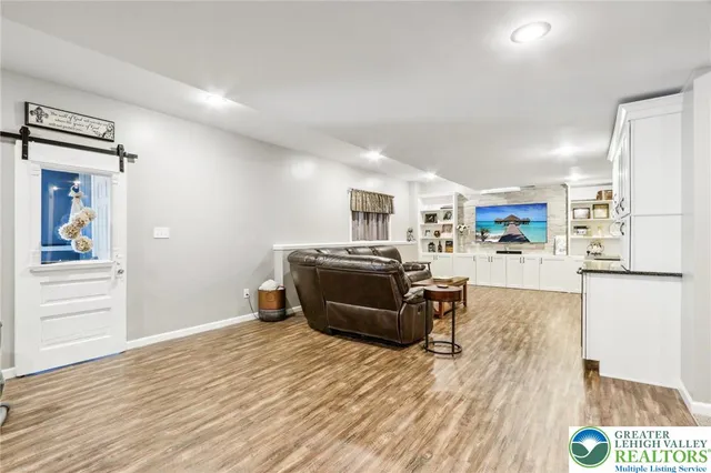 $849,999 | 955 Yorkshire Drive, Breinigsville, PA 18031