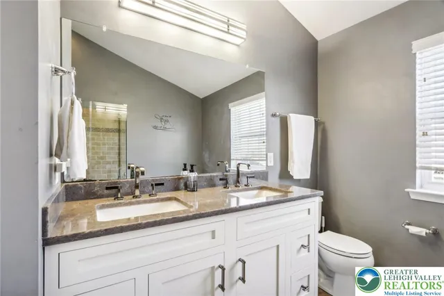 $849,999 | 955 Yorkshire Drive, Breinigsville, PA 18031