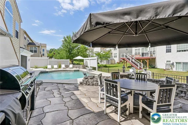 $849,999 | 955 Yorkshire Drive, Breinigsville, PA 18031