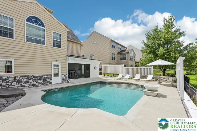 $849,999 | 955 Yorkshire Drive, Breinigsville, PA 18031