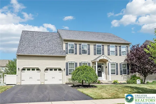 $849,999 | 955 Yorkshire Drive, Breinigsville, PA 18031