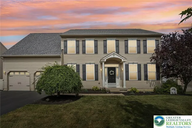 $849,999 | 955 Yorkshire Drive, Breinigsville, PA 18031