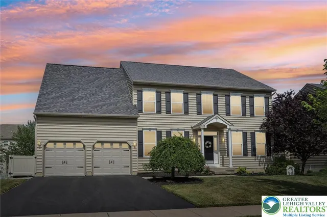 $849,999 | 955 Yorkshire Drive, Breinigsville, PA 18031
