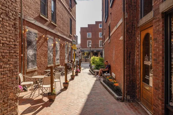 $3,200 | 5 Commercial Alley, Unit 1, Portsmouth, NH 03801