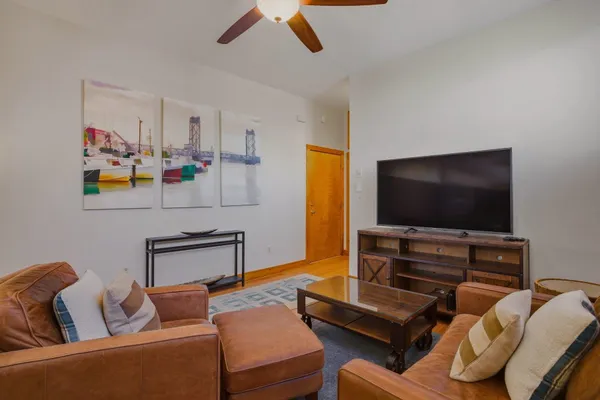 $3,200 | 5 Commercial Alley, Unit 1, Portsmouth, NH 03801