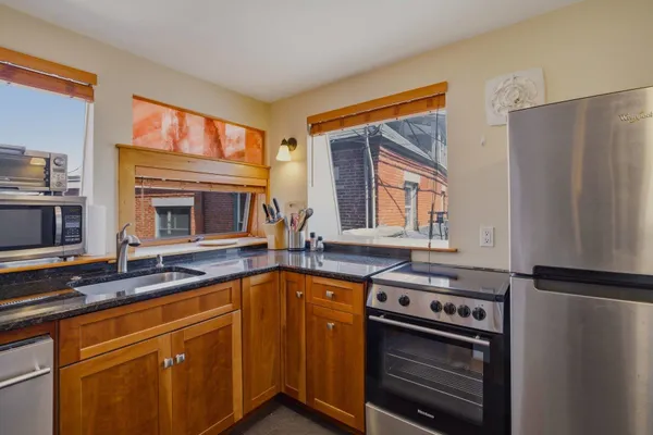 $3,200 | 5 Commercial Alley, Unit 1, Portsmouth, NH 03801