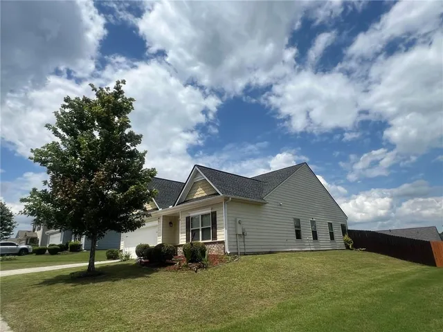 a view of a house with a yard