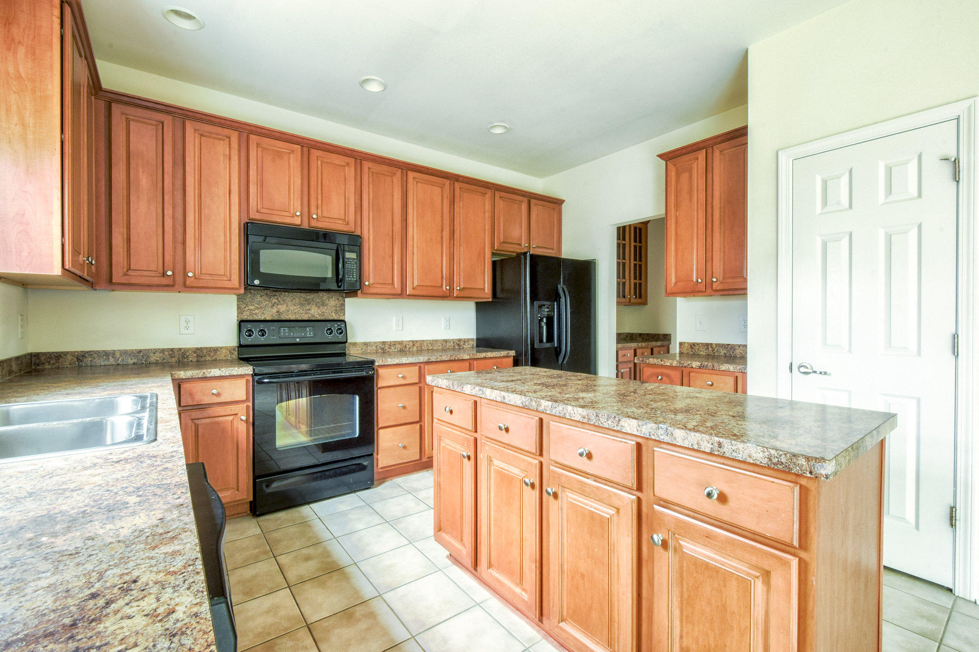 218 2 Forts Road Moncks Corner, SC 29461 - Photo 11 of 20 Eat-in Kitchen