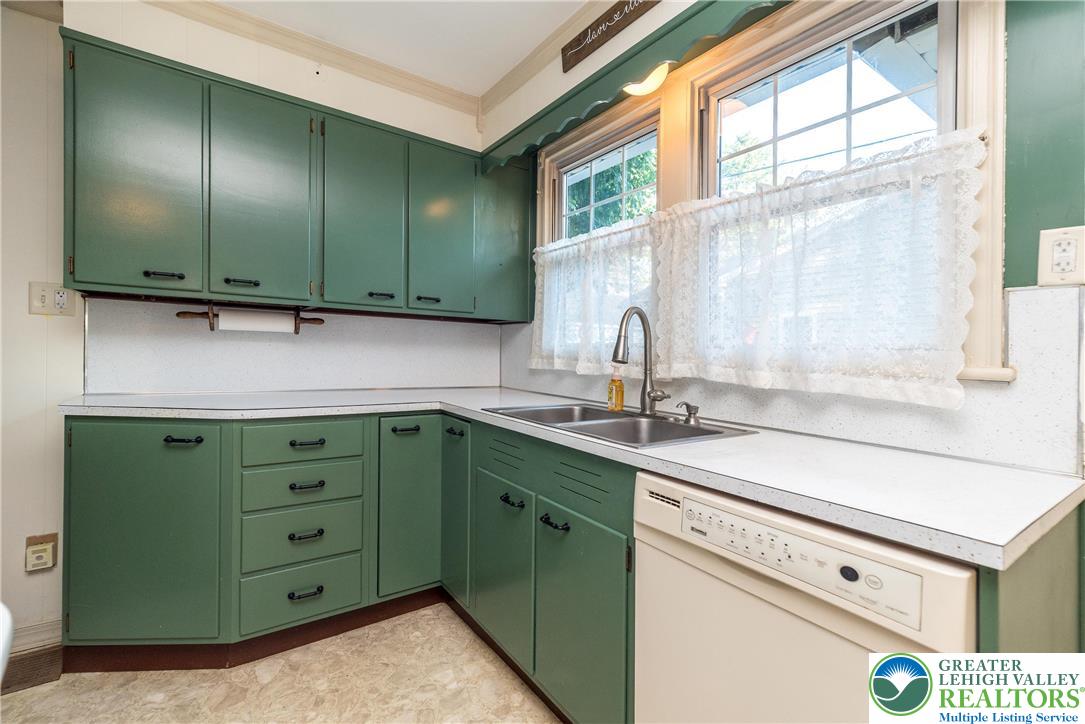 321 Willow Road Hellertown, PA 18055 - Photo 12 of 25 Gallery Image 12