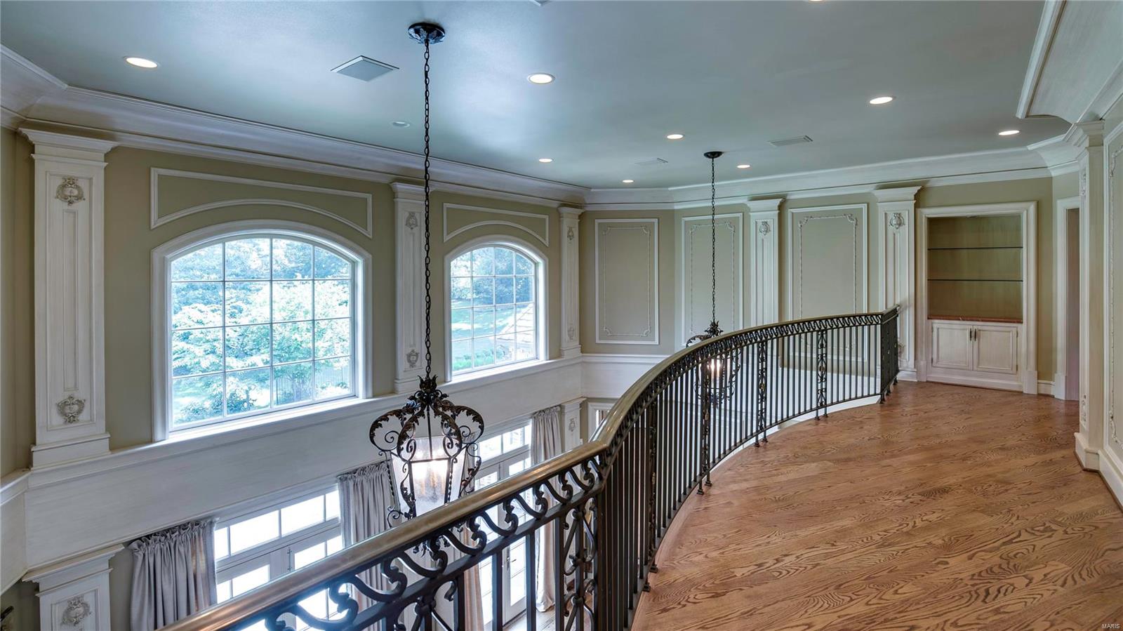 10088 Litzsinger Road Ladue, MO 63124 - Photo 11 of 20 Gallery Image 11