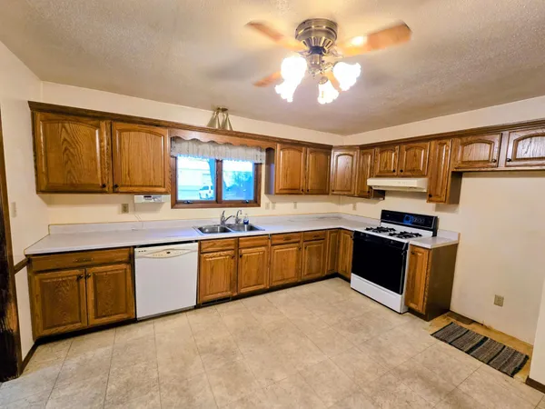 $259,900 | 302 8th Avenue Northwest, Pipestone, MN 56164