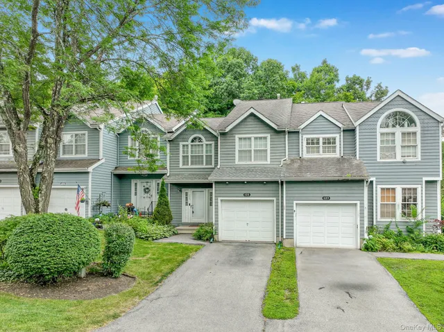 $369,000 | 125 Pinebrook Drive, Hyde Park, NY 12538