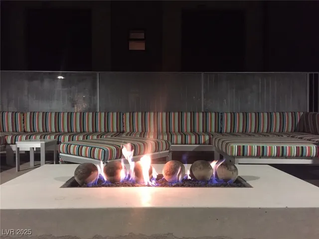 $1,900 | 353 East Bonneville Avenue, Unit 209, Las Vegas, NV 89101