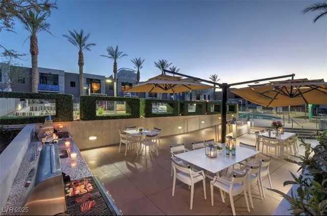 $1,900 | 353 East Bonneville Avenue, Unit 209, Las Vegas, NV 89101