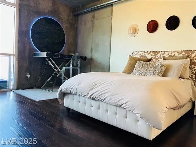 $1,900 | 353 East Bonneville Avenue, Unit 209, Las Vegas, NV 89101