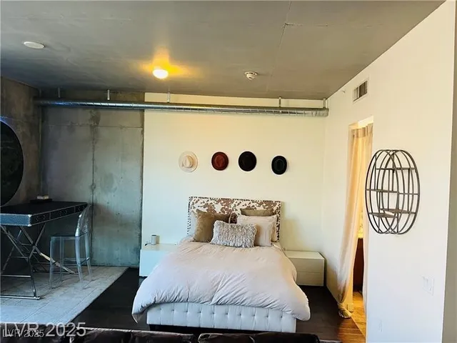 $1,900 | 353 East Bonneville Avenue, Unit 209, Las Vegas, NV 89101