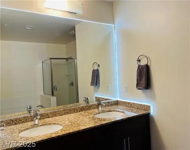 $1,900 | 353 East Bonneville Avenue, Unit 209, Las Vegas, NV 89101