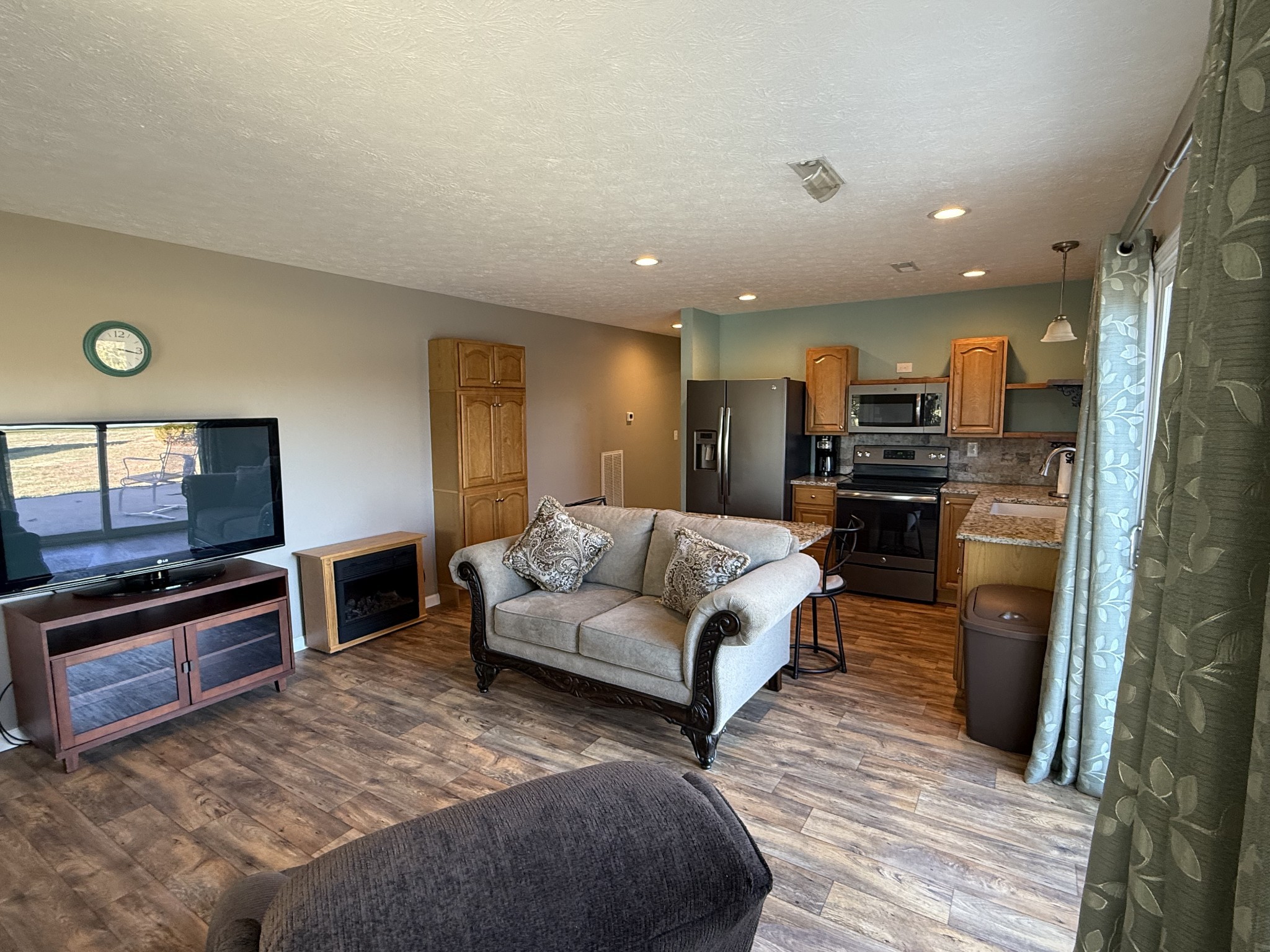 334 North Centerpoint Road Portland, TN 37148 - Photo 33 of 43 a living room with furniture and a flat screen tv