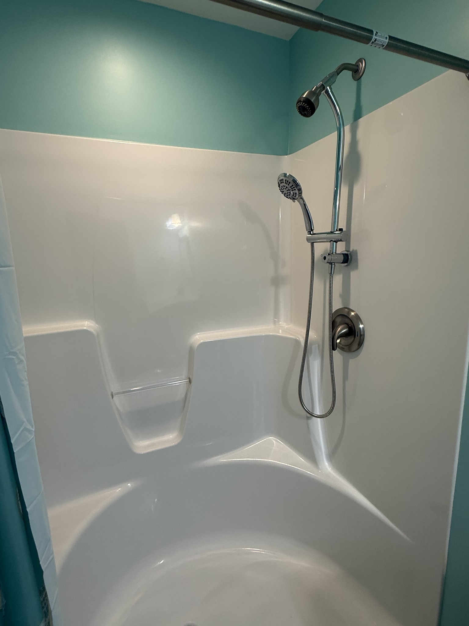 334 North Centerpoint Road Portland, TN 37148 - Photo 35 of 43 a bathroom with a shower