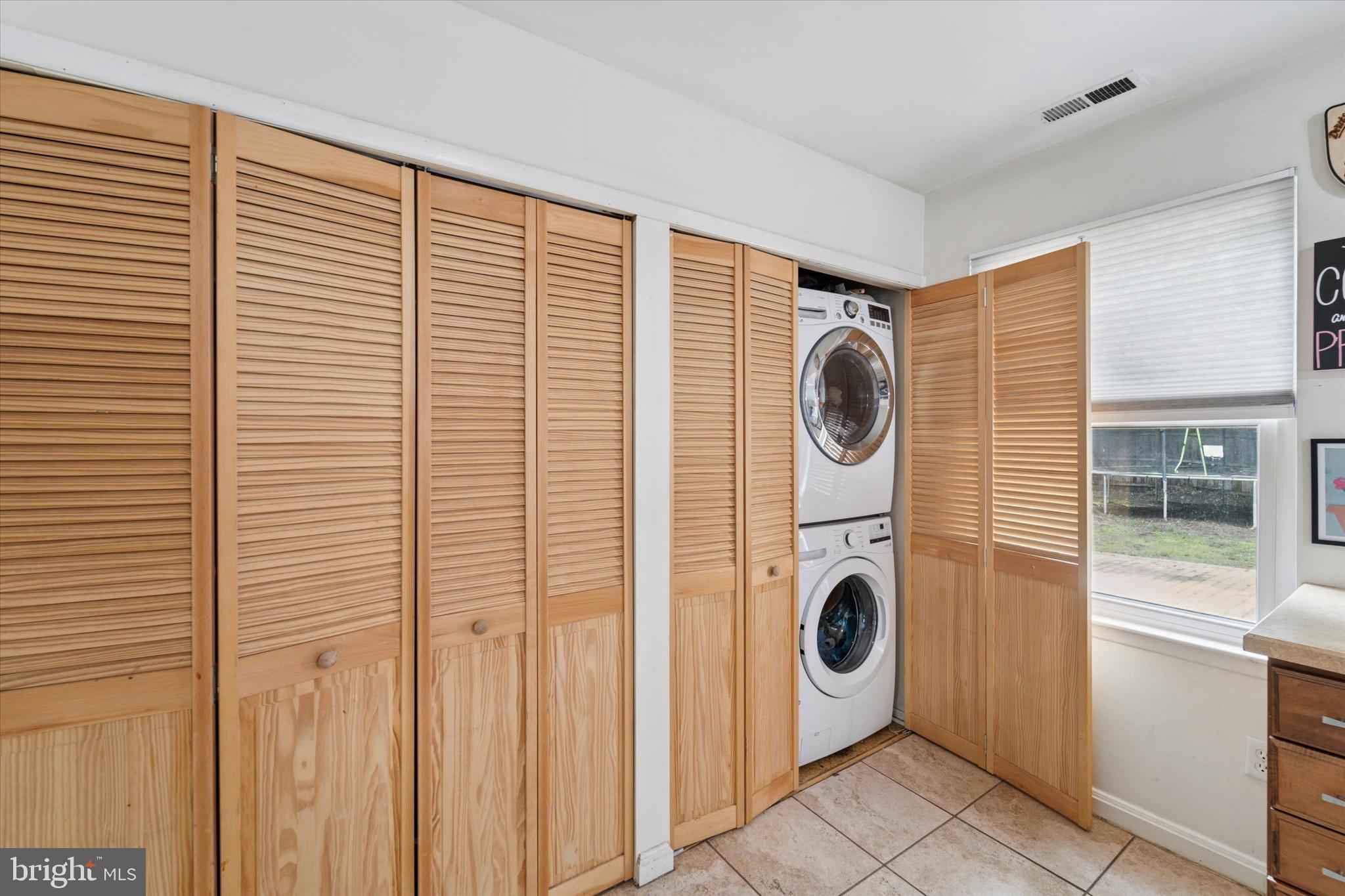 37 Brookview Drive Atco, NJ 08004 - Photo 7 of 27 a view of living room washer and dryer