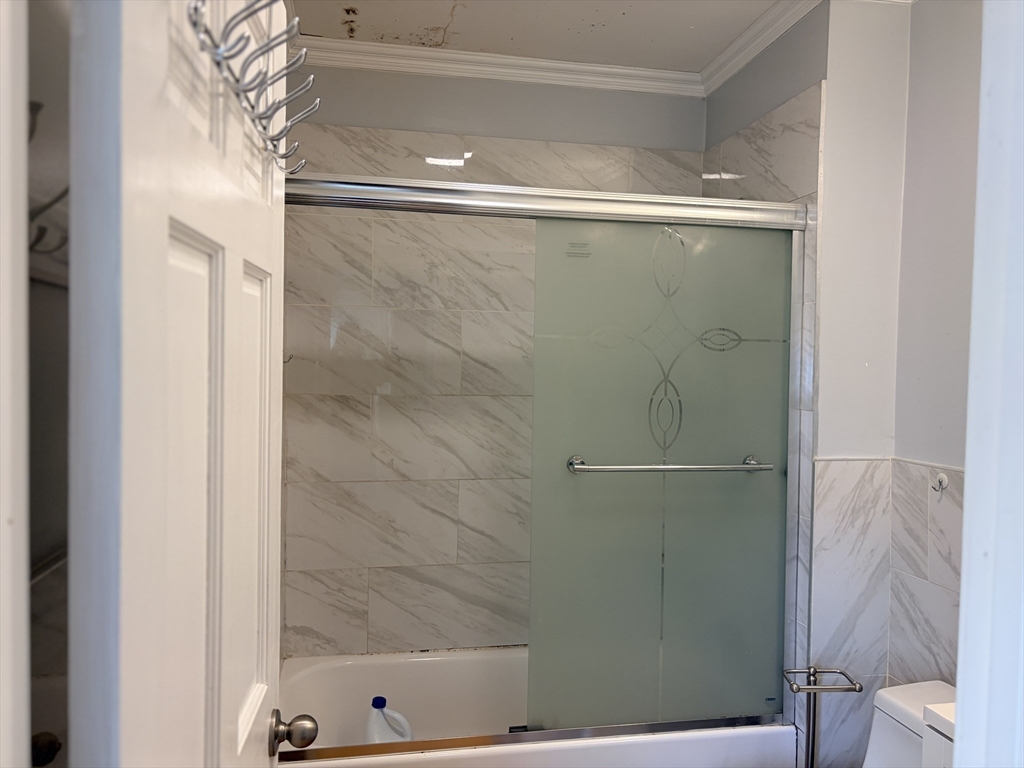 91 Ward Street, Unit 1 Worcester, MA 01610 - Photo 9 of 12 a bathroom with a shower