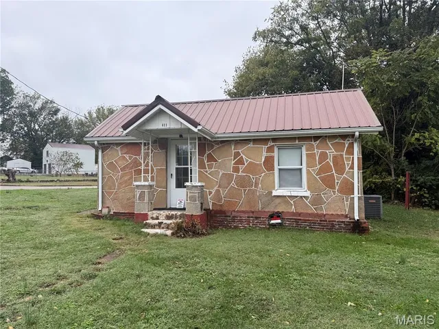 $99,000 | 411 South Street, Lebanon, MO 65536