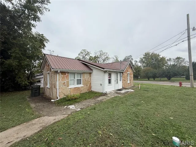 $99,000 | 411 South Street, Lebanon, MO 65536