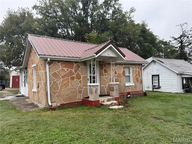 $99,000 | 411 South Street, Lebanon, MO 65536