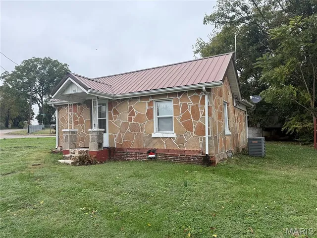 $99,000 | 411 South Street, Lebanon, MO 65536