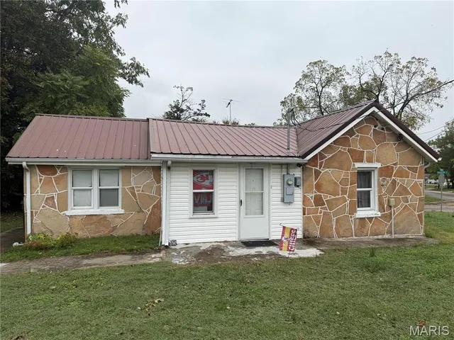 $99,000 | 411 South Street, Lebanon, MO 65536