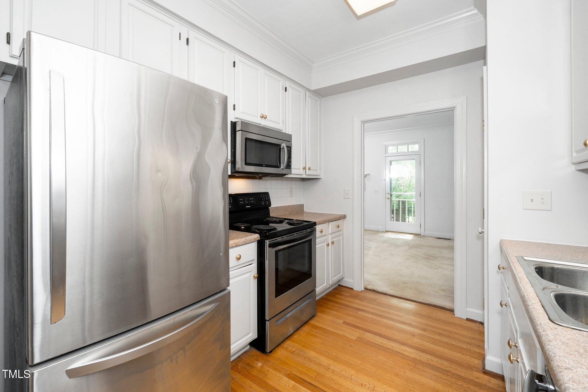 6000 Tenter Banks Square Raleigh, NC 27609 - Photo 8 of 37 Kitchen