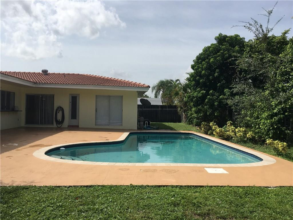 8291 Northwest 68th Avenue Tamarac, FL 33321 - Photo 3 of 25 Photo 3