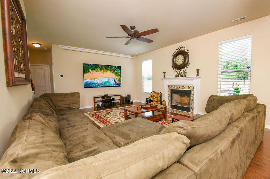 167 River Winding Road Jacksonville, NC 28540 - Photo 13 of 65 6C4F8681-81FA-48D1-BA92-2CEB08E74E08_1_1