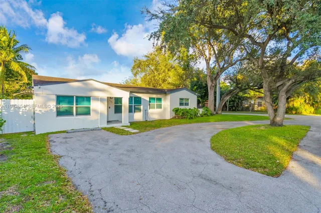 $5,000 | 695 Northeast 160th Street, Miami, FL 33162