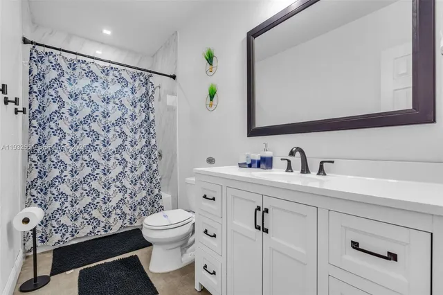 $5,000 | 695 Northeast 160th Street, Miami, FL 33162