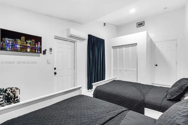 $5,000 | 695 Northeast 160th Street, Miami, FL 33162