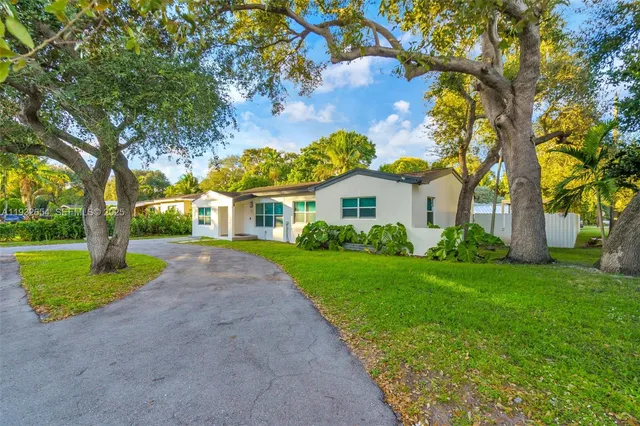 $5,000 | 695 Northeast 160th Street, Miami, FL 33162
