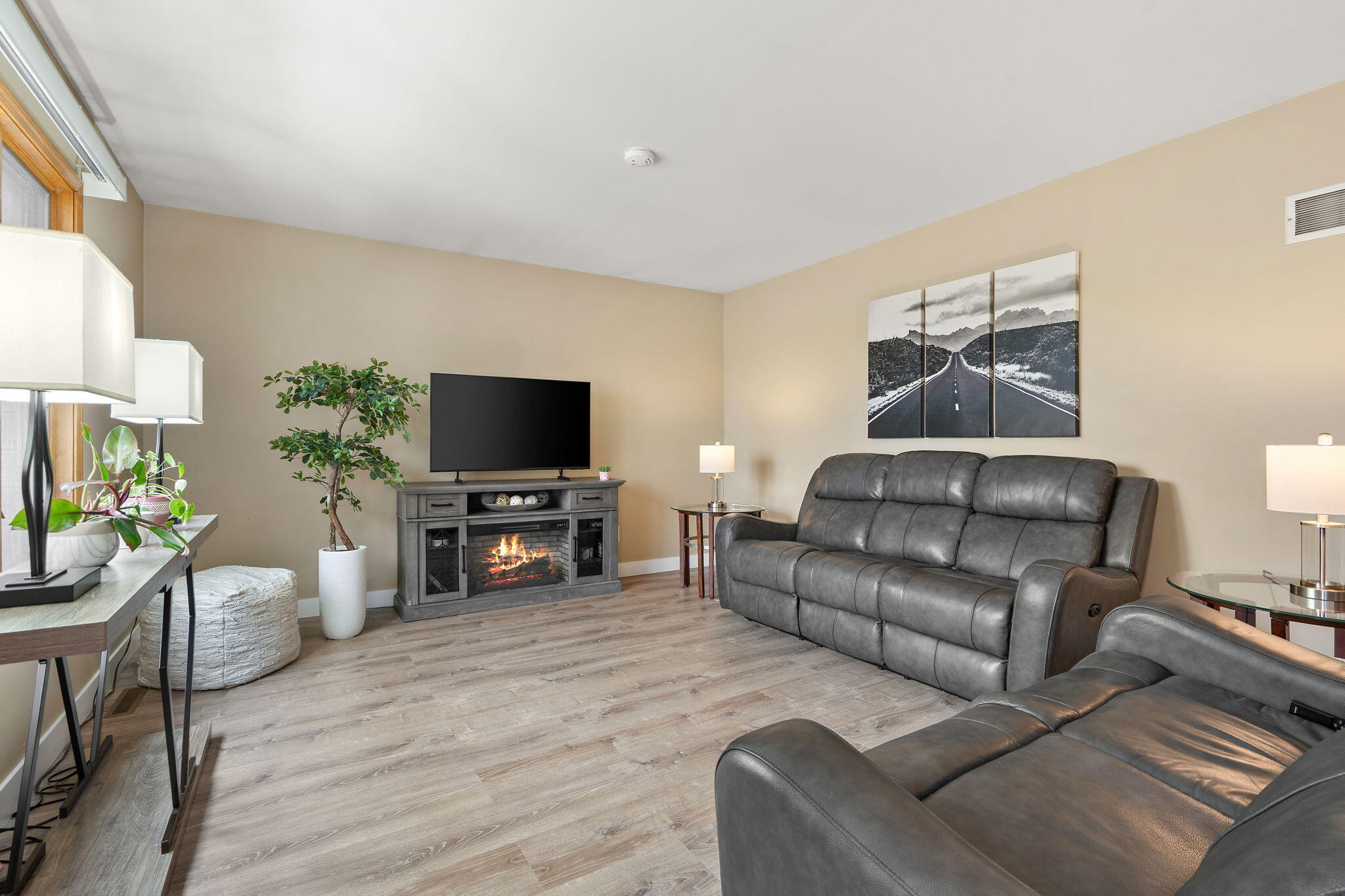 2164 Terrace Drive Highland, IN 46322 - Photo 6 of 34 a living room with furniture and a flat screen tv