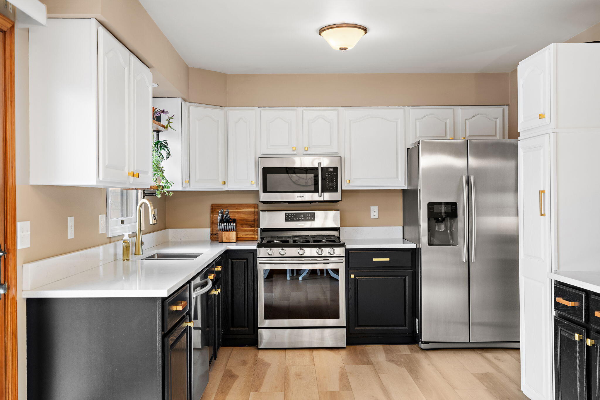 2164 Terrace Drive Highland, IN 46322 - Photo 9 of 34 a kitchen with a refrigerator sink and oven