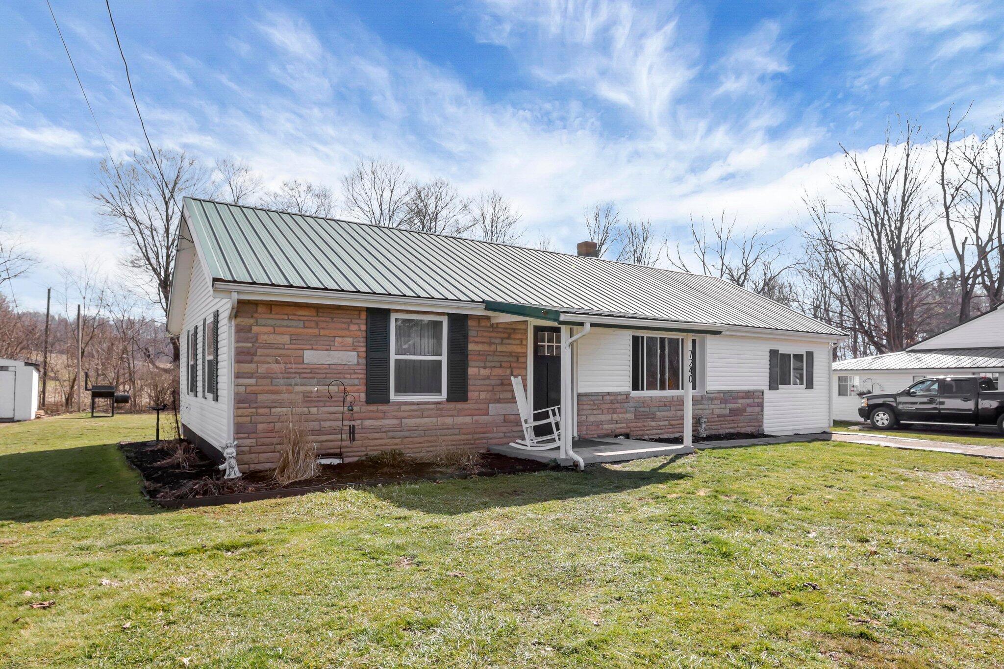 7240 Preston Road Newark, OH 43055 - Photo 2 of 28 IMG_1247