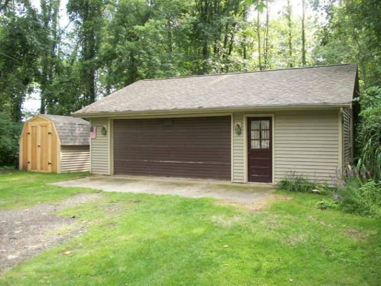 46648 Lake Court Decatur, MI 49045 - Photo 3 of 18 Gale- Lake Ct garage