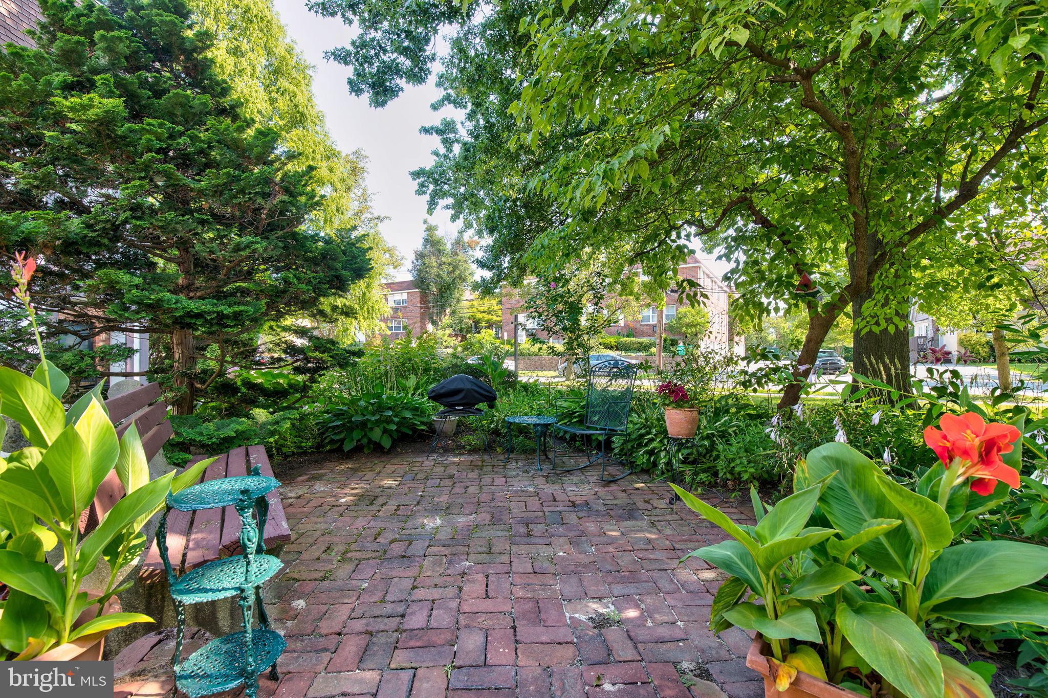 100 Rutgers Avenue, Unit 8 Swarthmore, PA 19081 - Photo 4 of 29 a backyard of a house with lots of green space