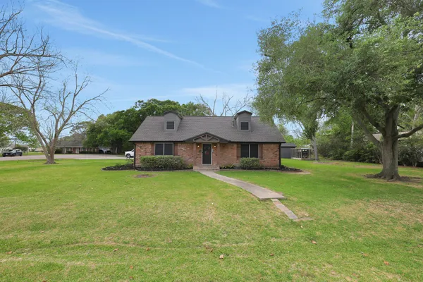 $400,000 | 5133 Riverview Drive, Alvin, TX 77511
