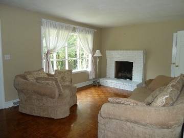 433 Frontage Road Rocky Mount, VA 24151 - Photo 2 of 29 Living Room