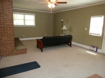 433 Frontage Road Rocky Mount, VA 24151 - Photo 9 of 29 Family Room